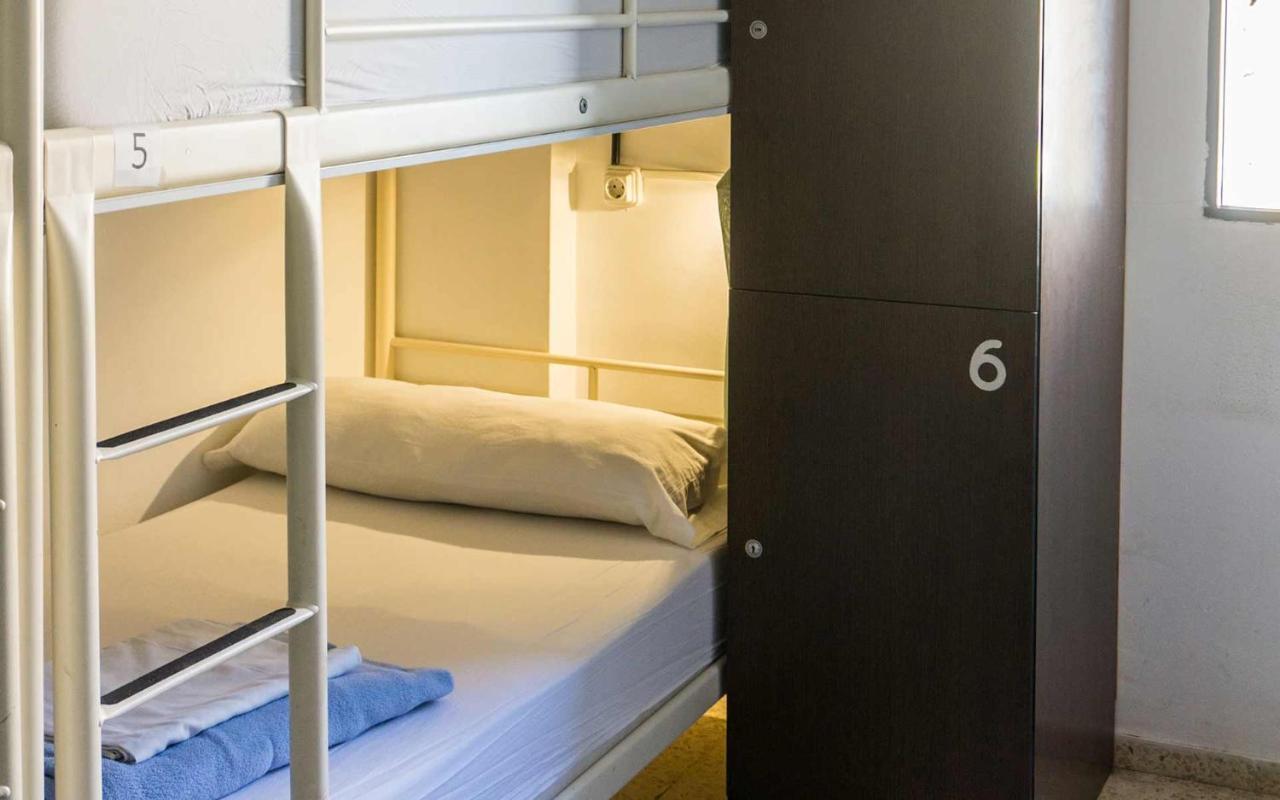 Bed 8-Bed Mixed Dormitory Room