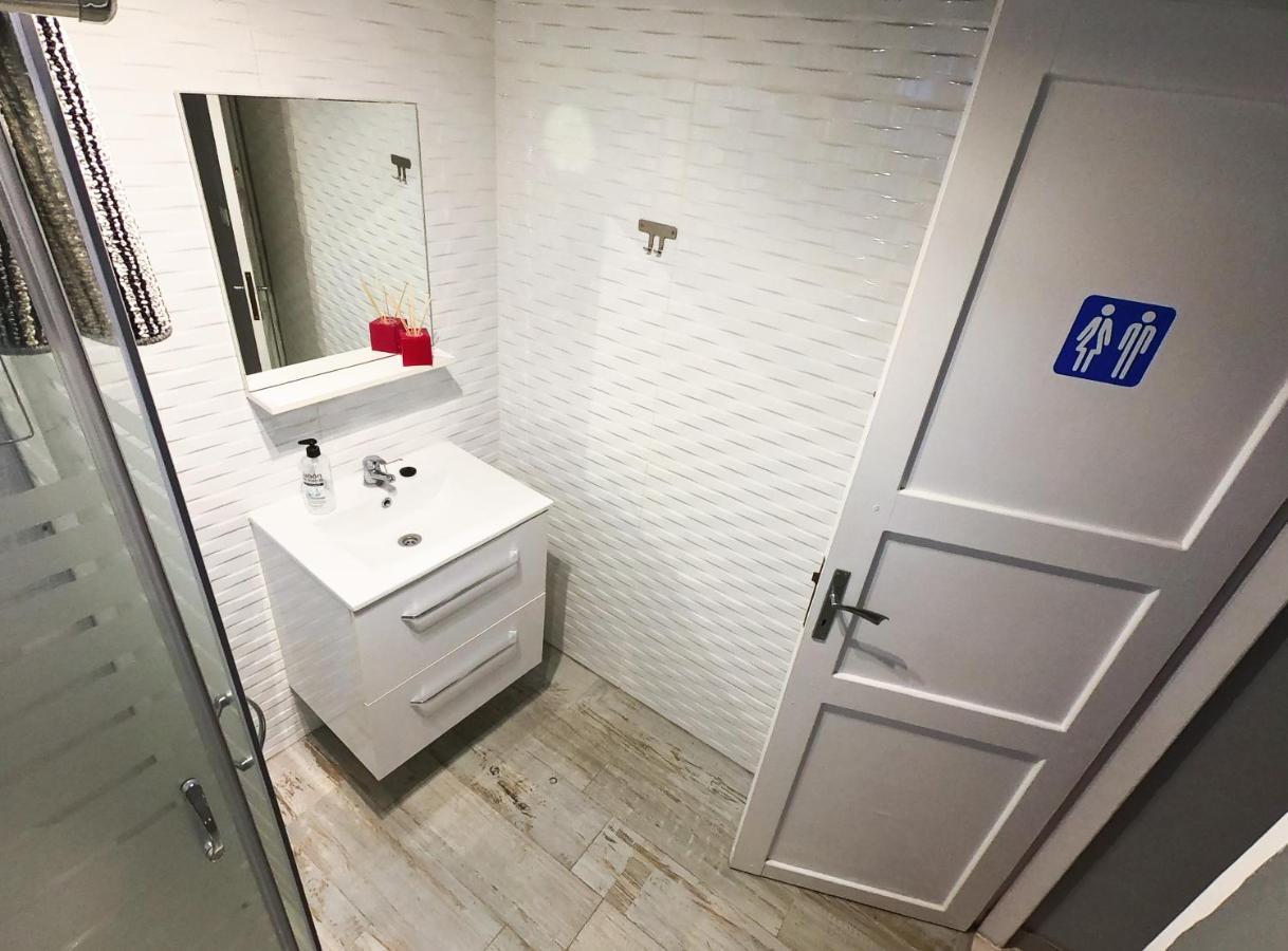 Habitación Doble con baño compartido y sin vistas