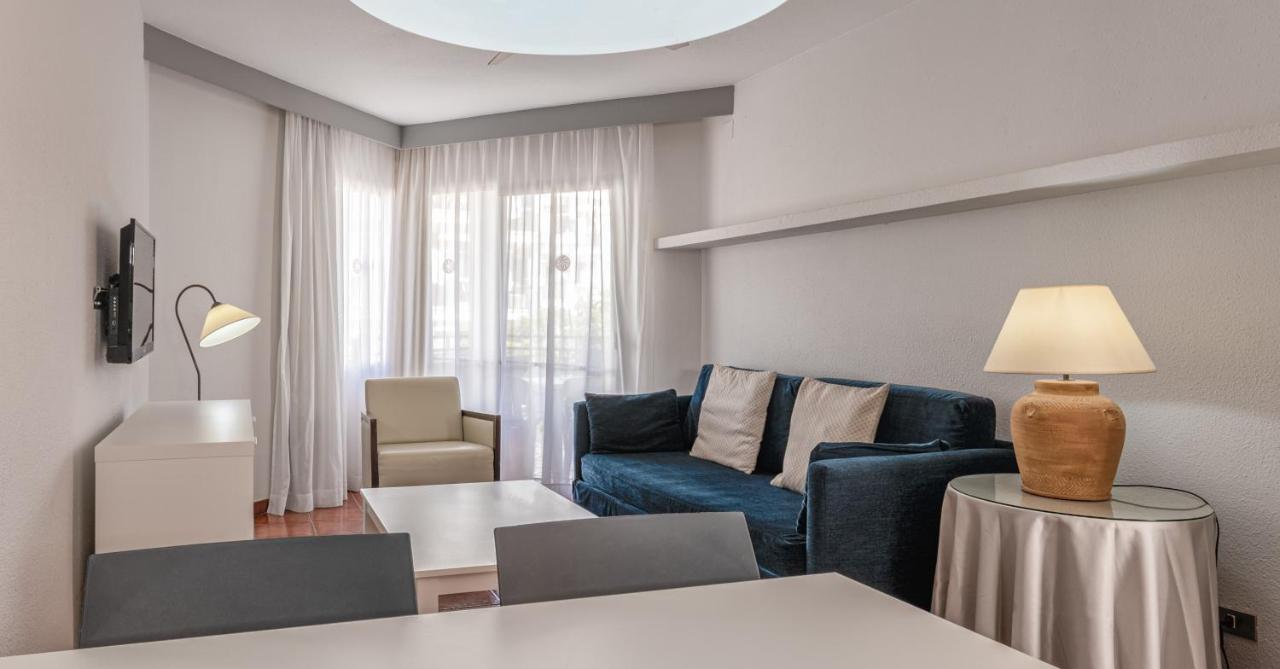 One-Bedroom Apartment Pool View