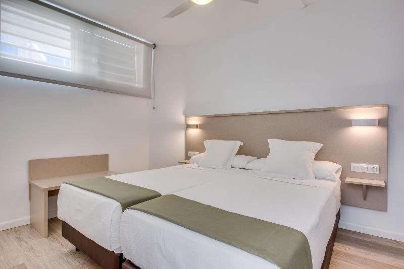 Two-Bedroom Apartment Sea View