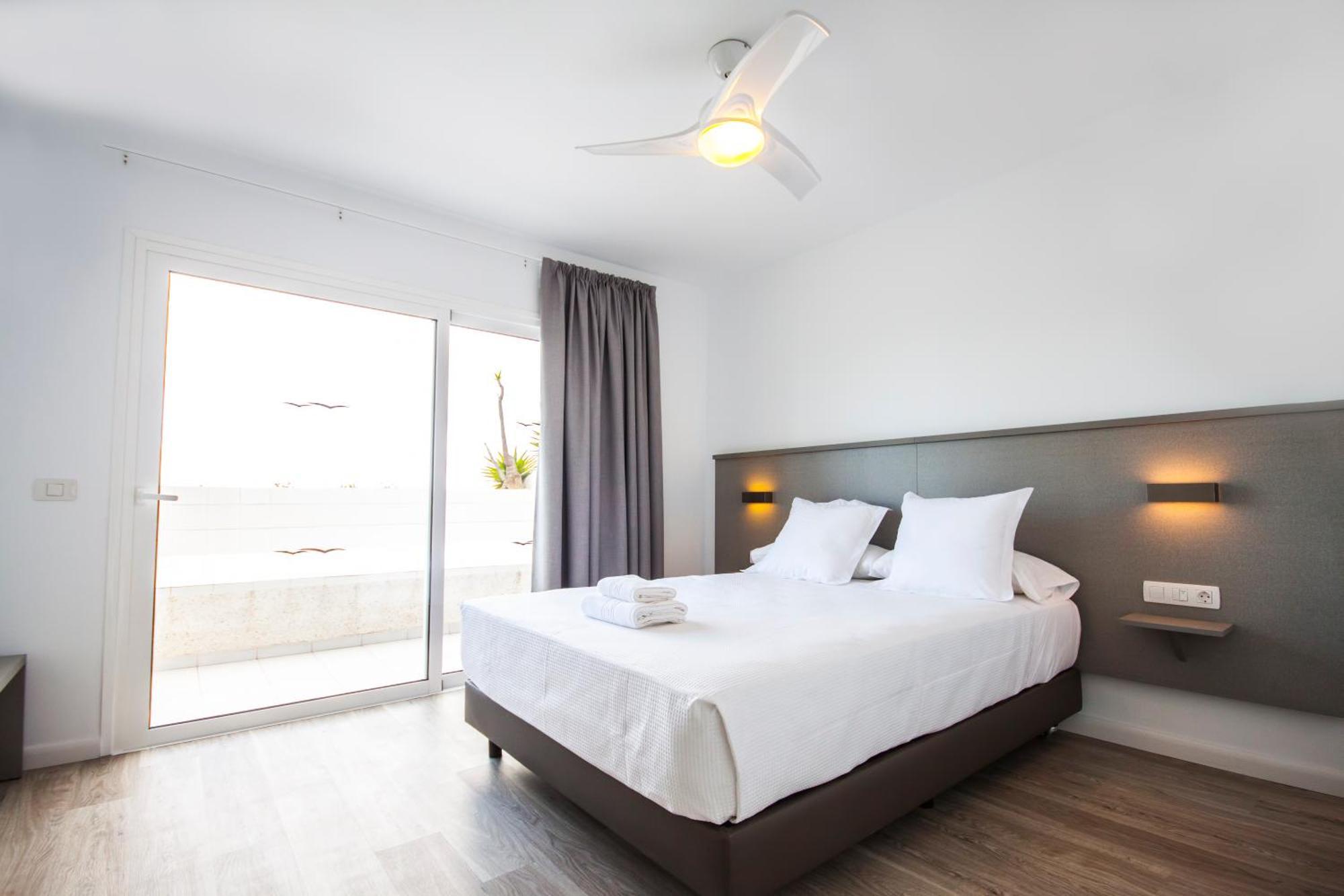 One-Bedroom Apartment Sea View