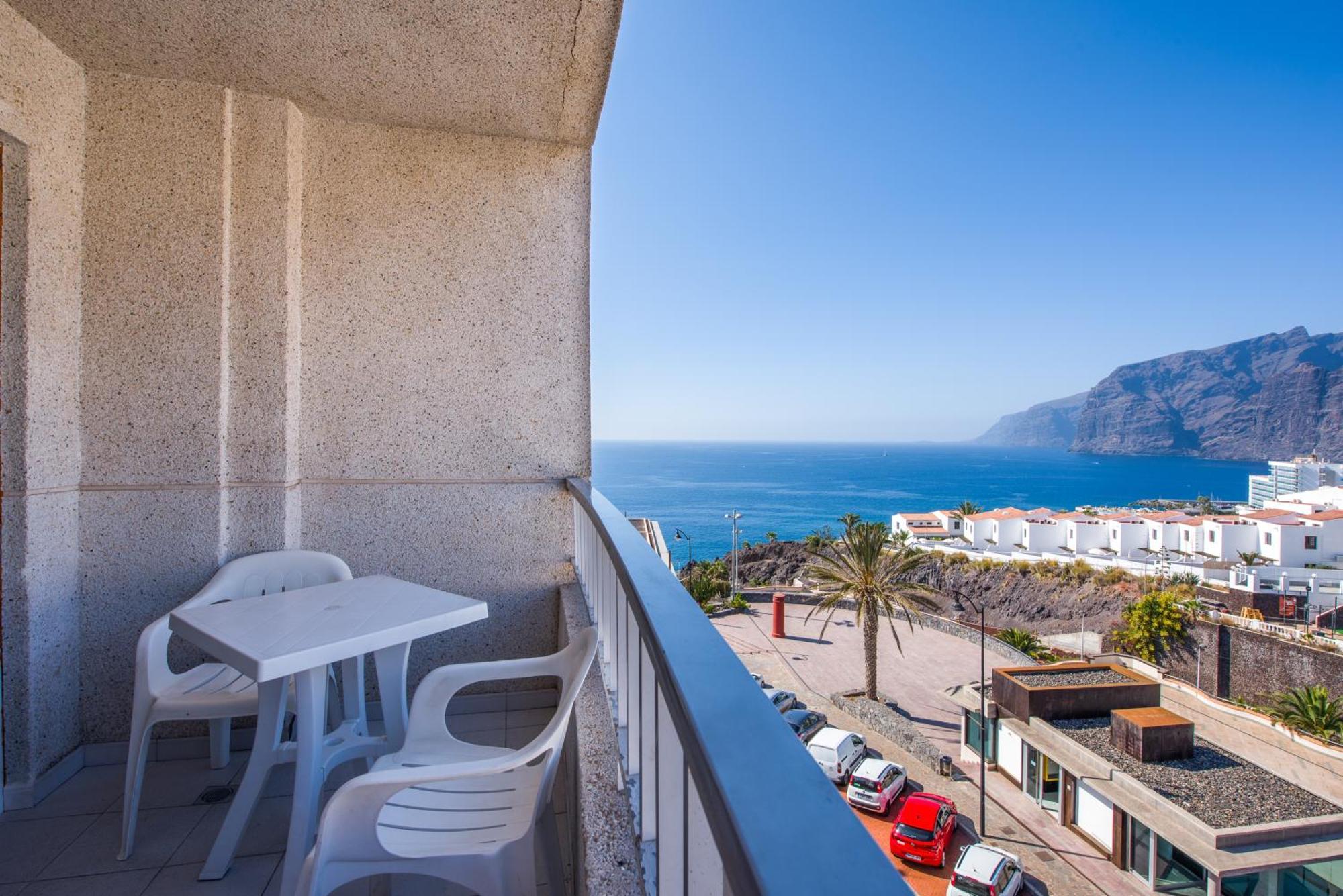 One-Bedroom Apartment Sea View