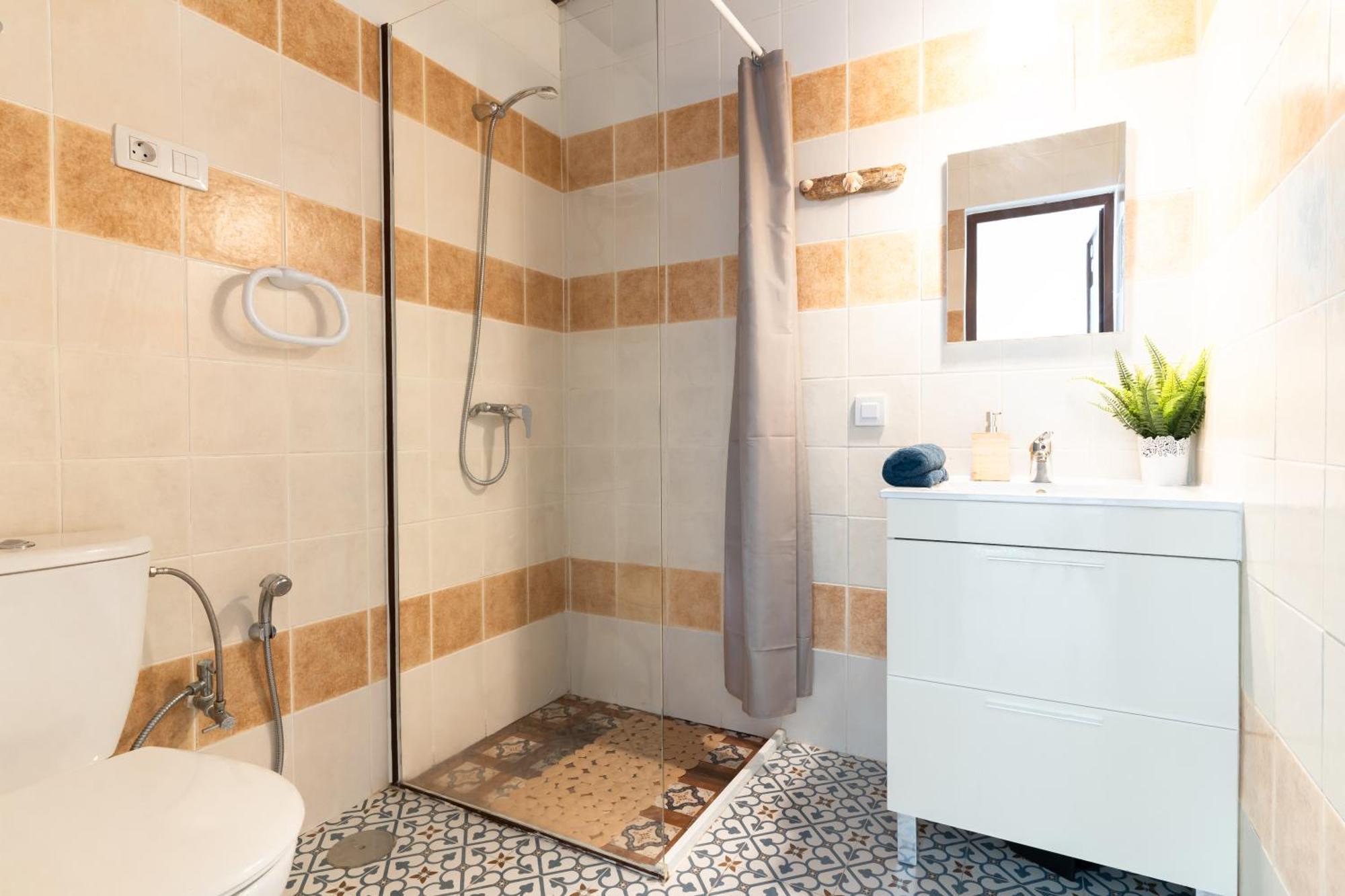 Double Room Private Bathroom