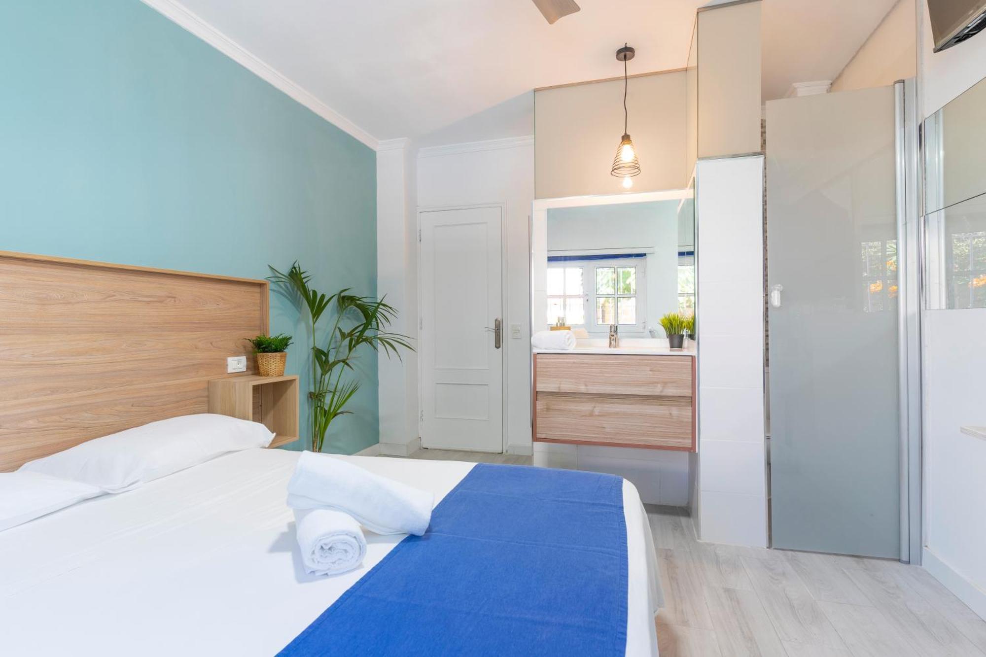 Double Room Private Bathroom
