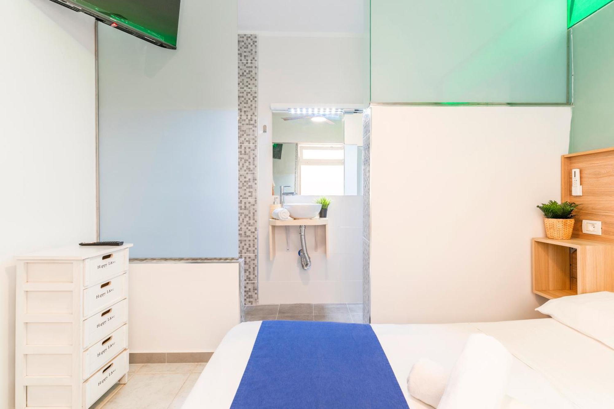 Single Room Private Bathroom