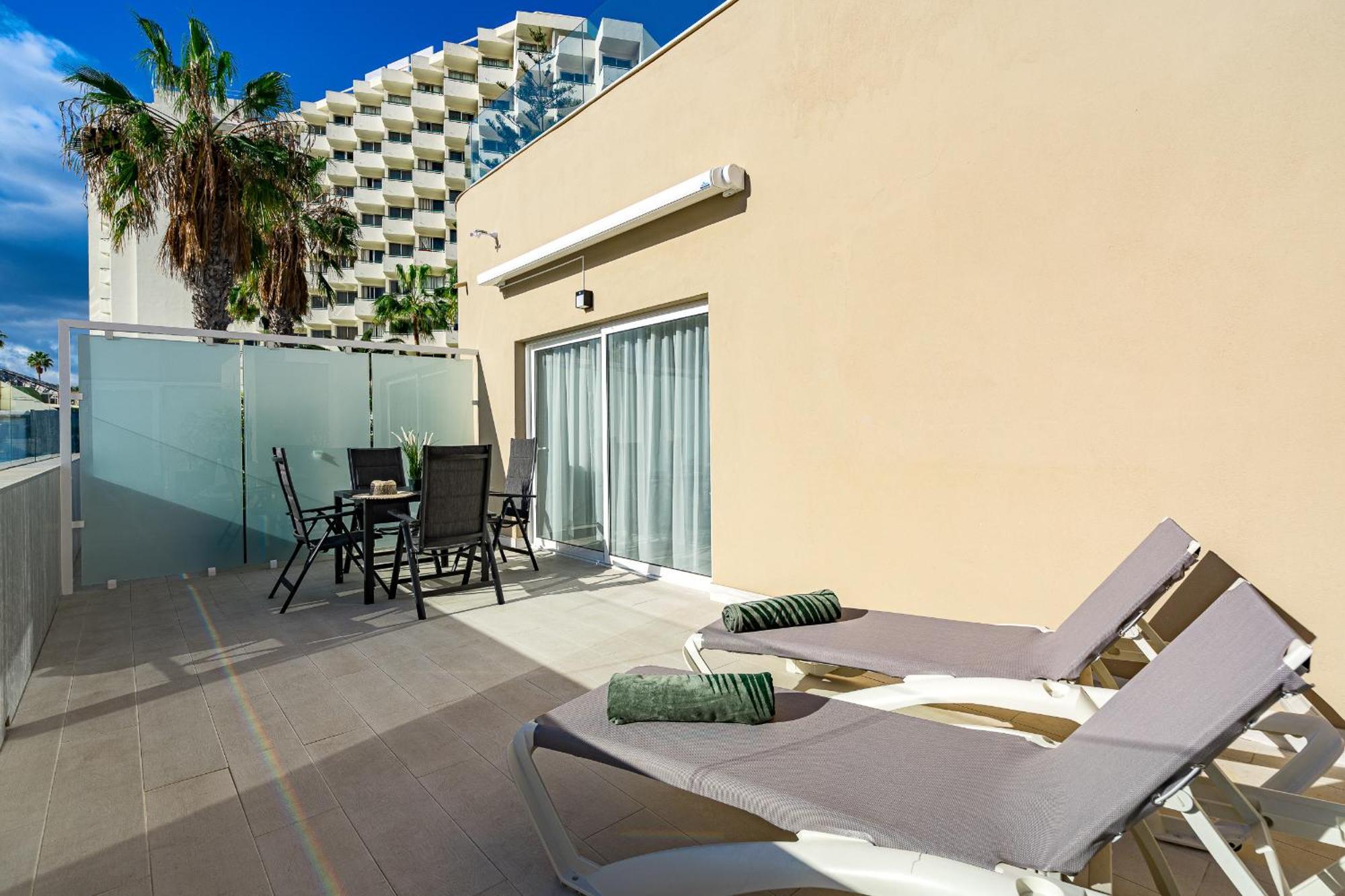 Apartment Pool View