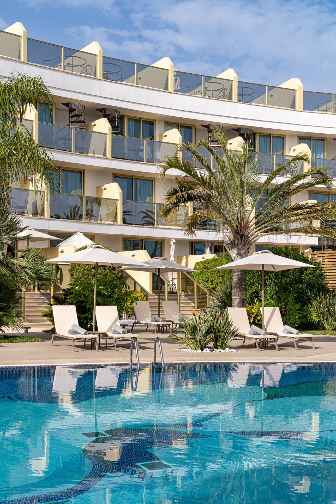 Superior Double Room direct access to the Pool