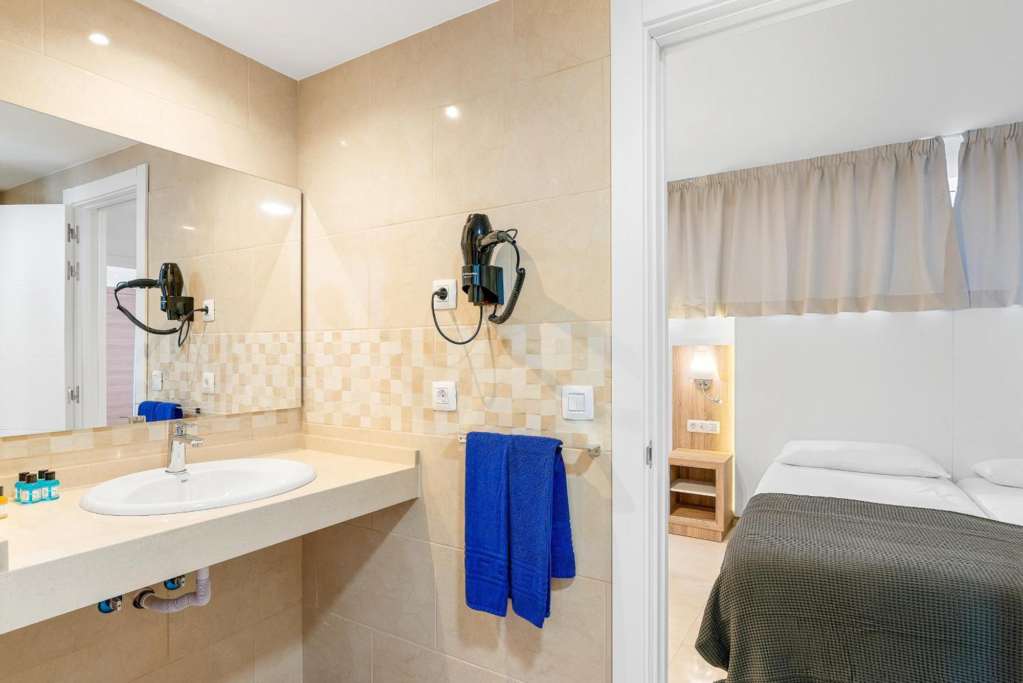 Two-Bedroom Apartment Sea View