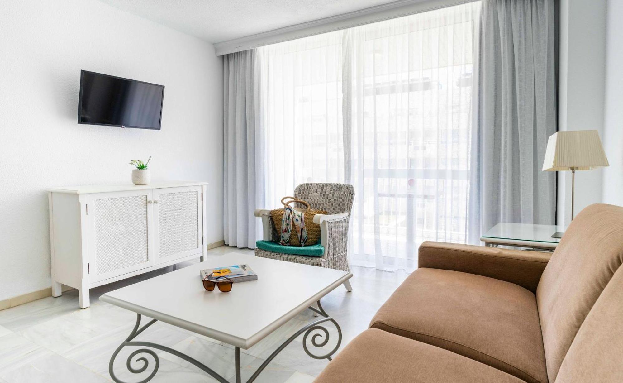 One-Bedroom Apartment Sea View