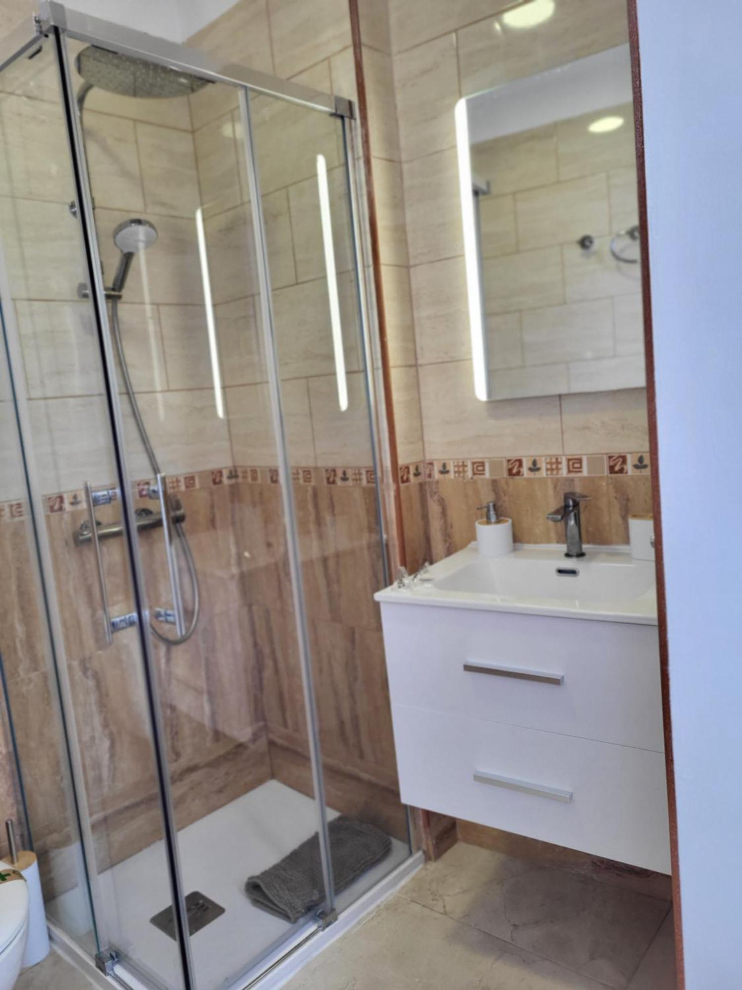 Twin Room Private Bathroom
