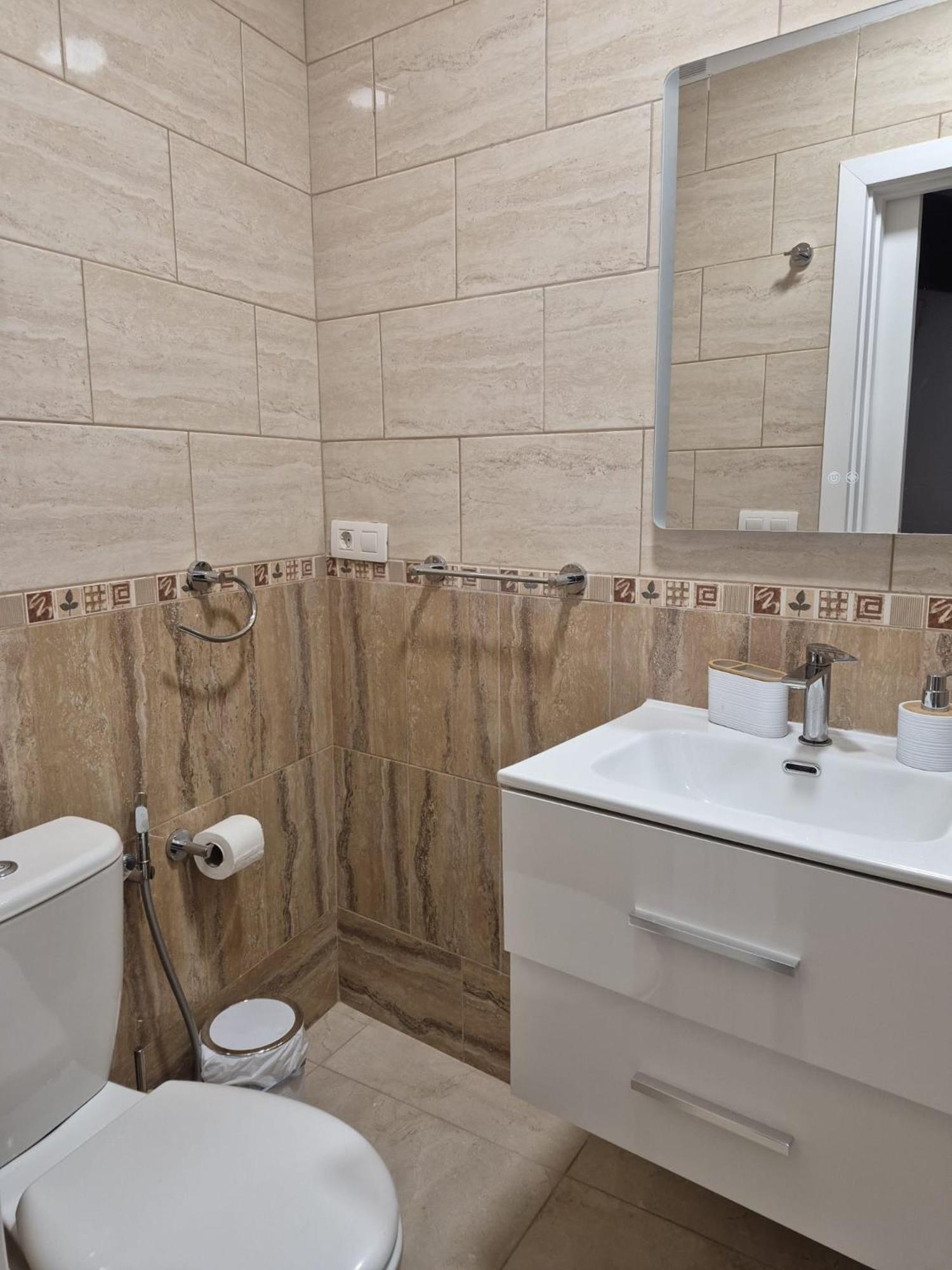 Twin Room Private Bathroom