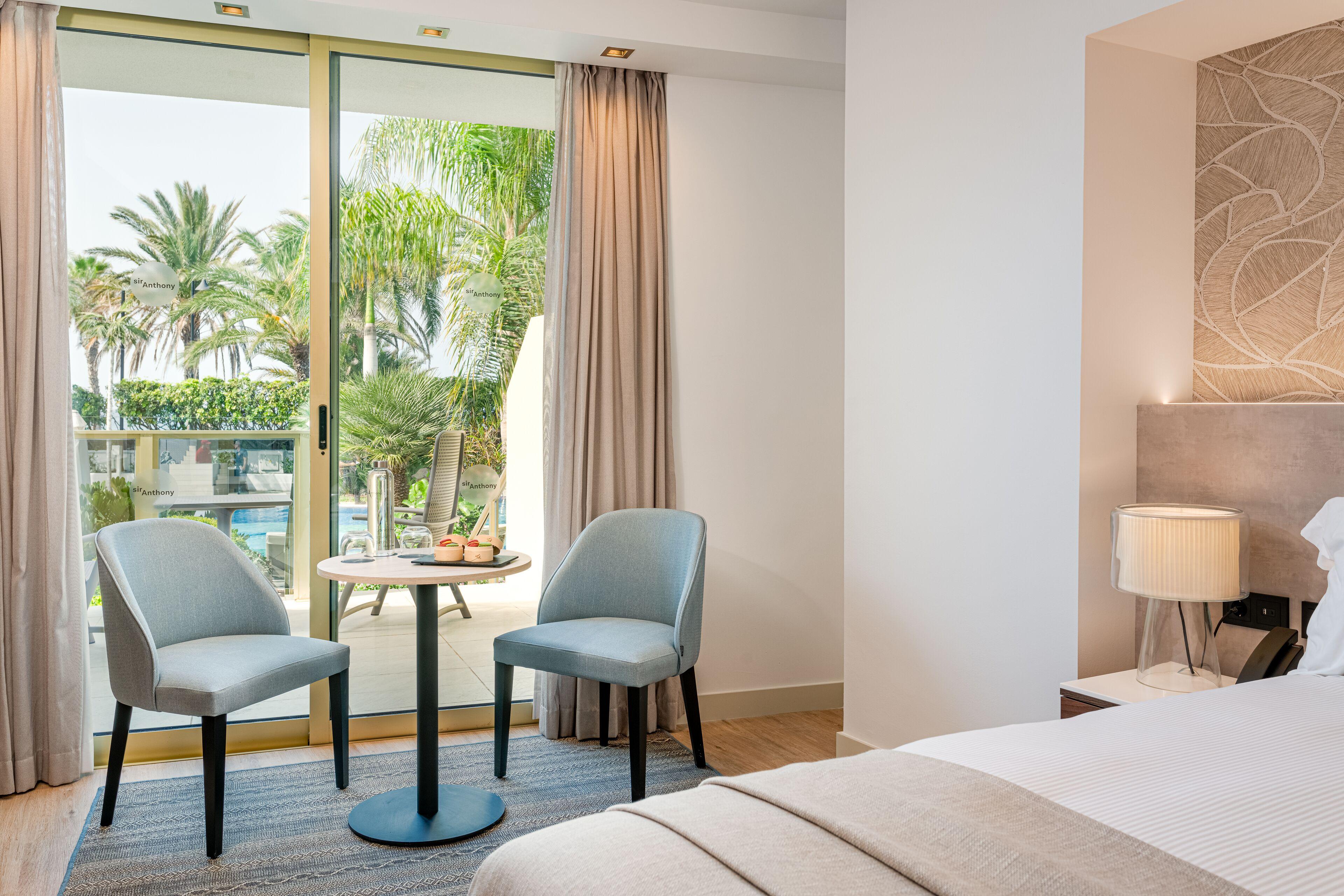 Superior Double Room direct access to the Pool