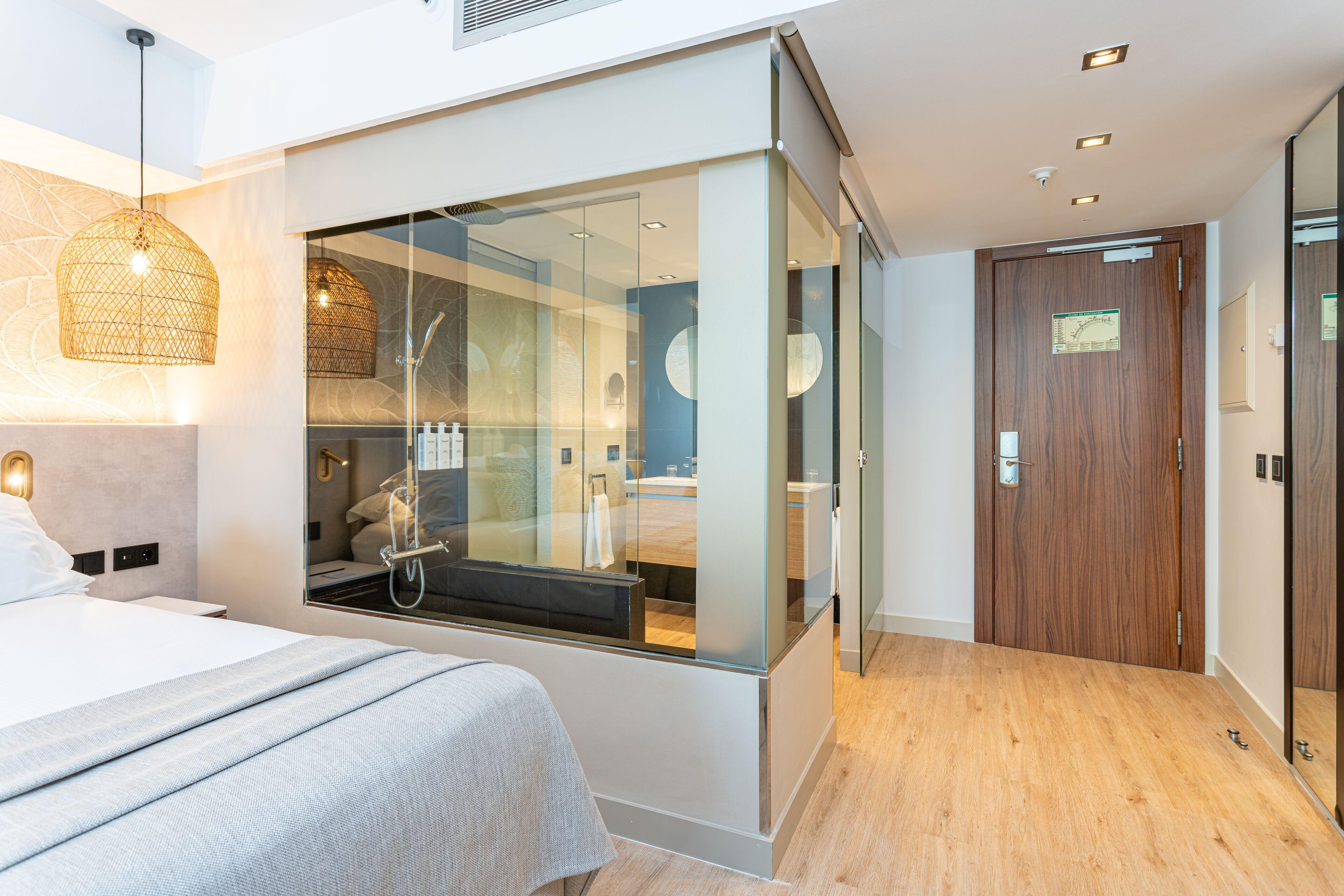 Superior Double Room direct access to the Pool