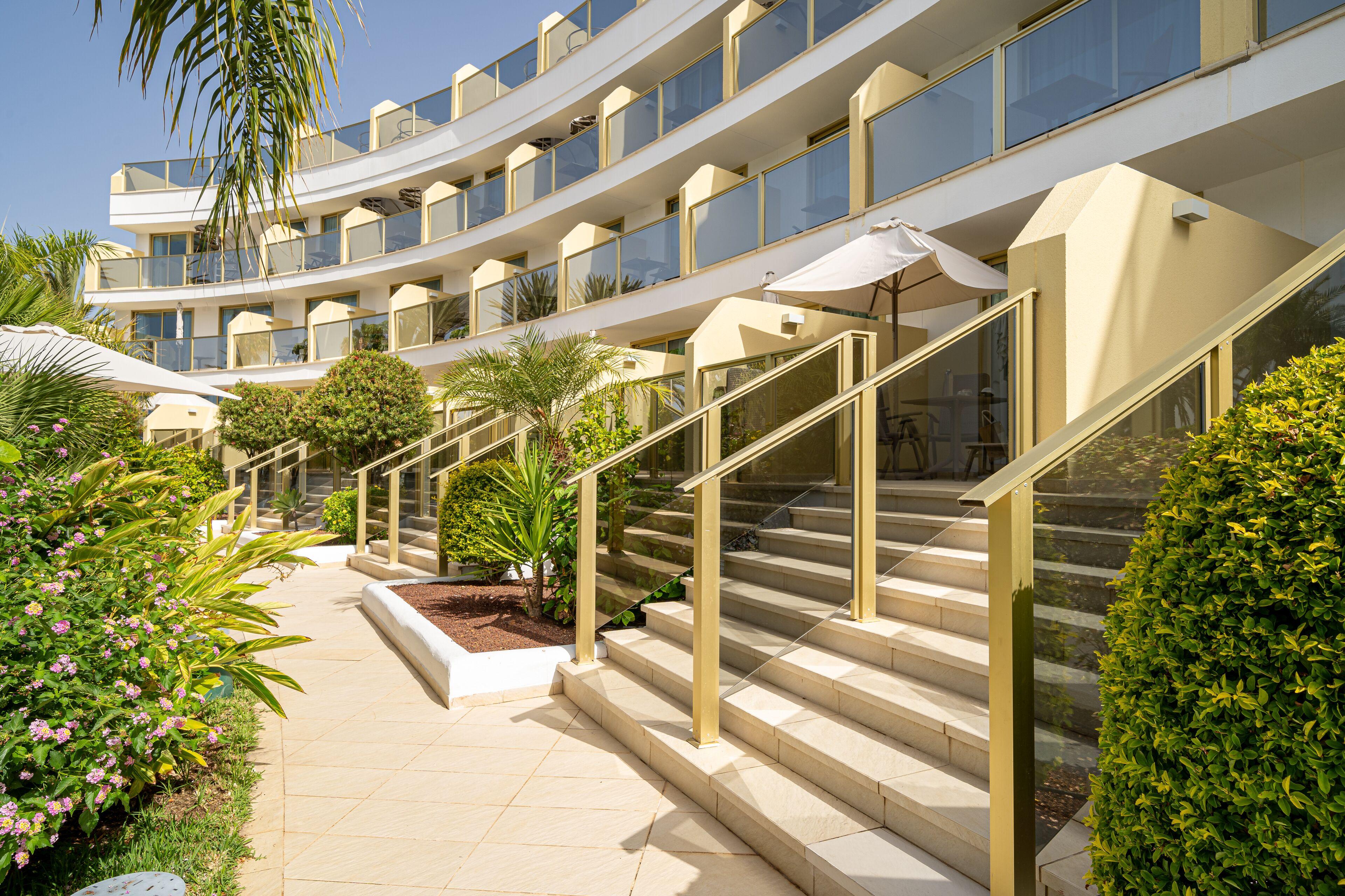Superior Double Room direct access to the Pool