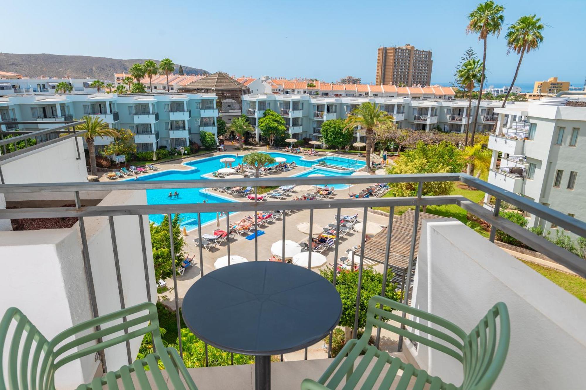 Studio Pool View
