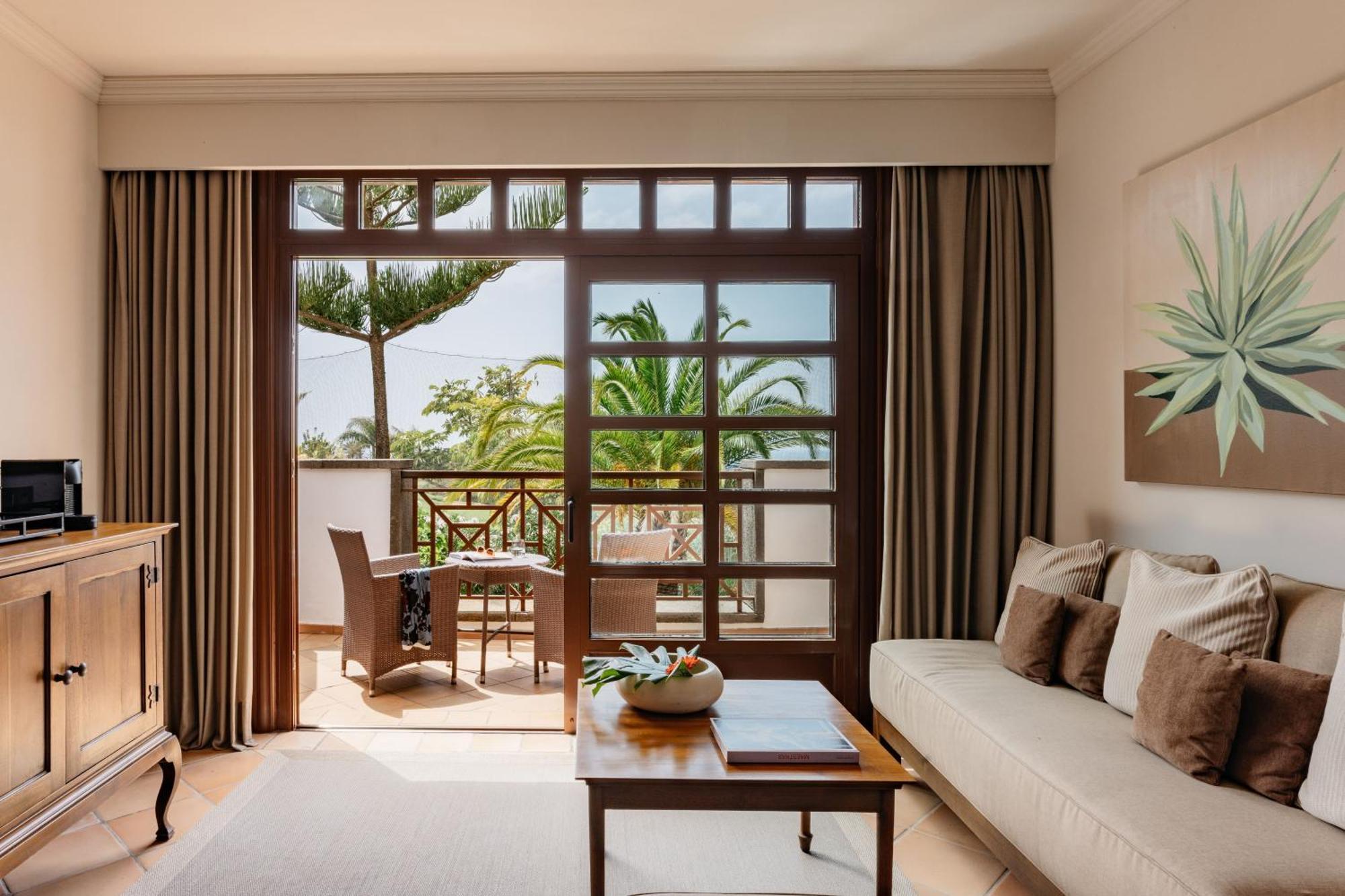 Singular Junior Suite Golf View