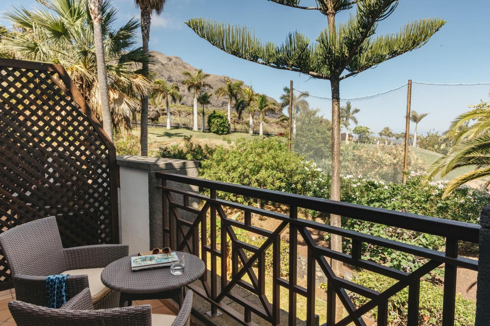Singular Junior Suite Golf View