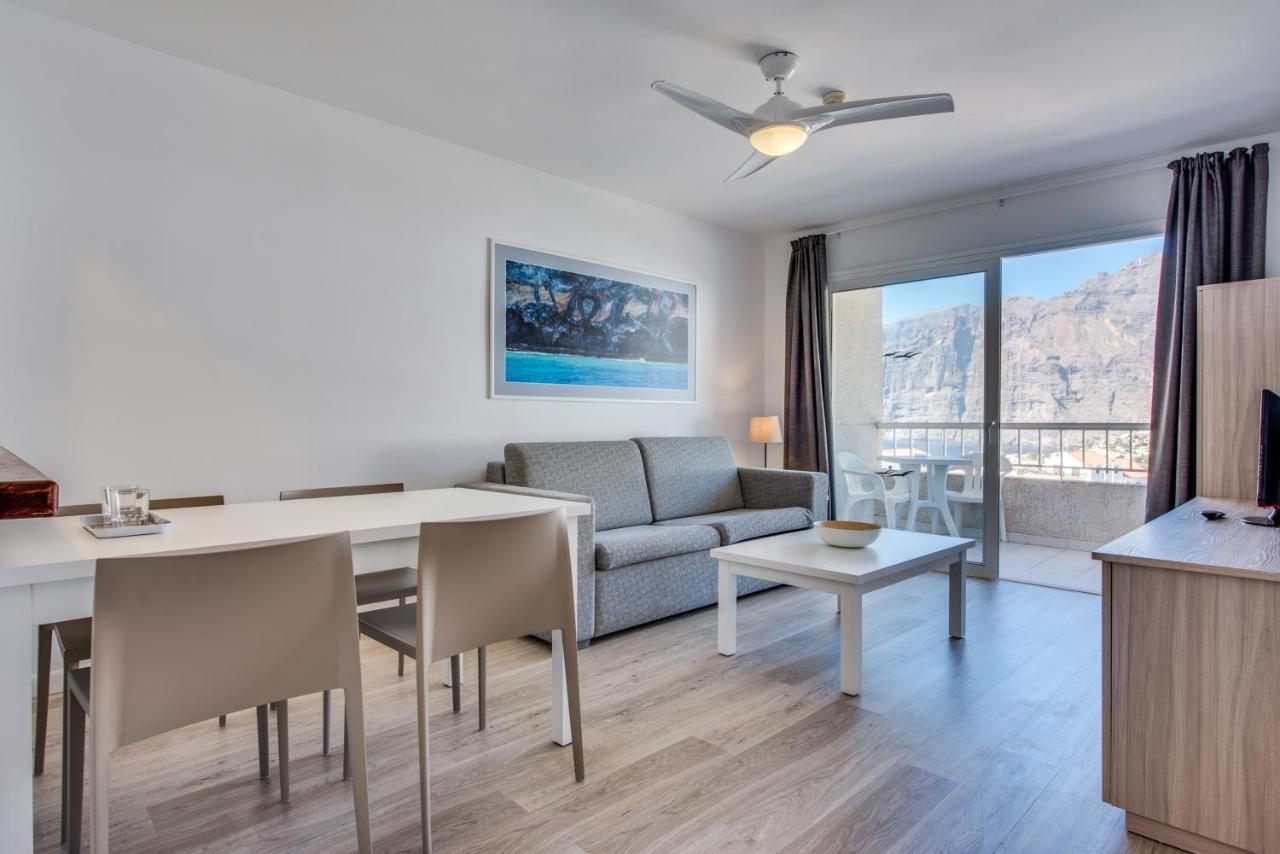 One-Bedroom Apartment Sea View