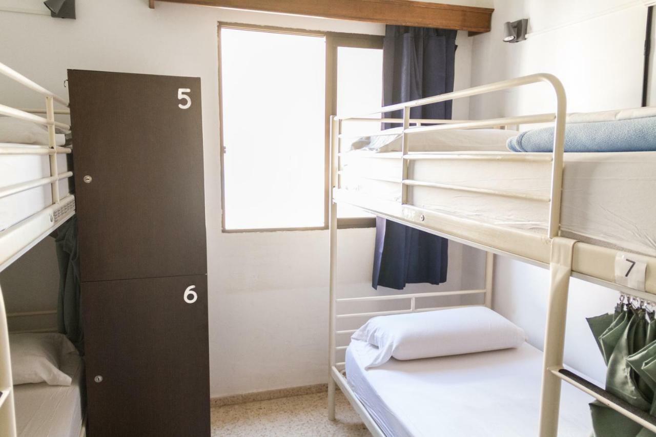 Bed 8-Bed Mixed Dormitory Room