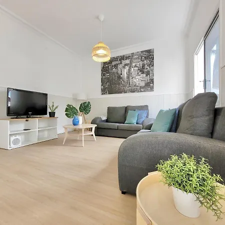 Palm Street Apartment-2