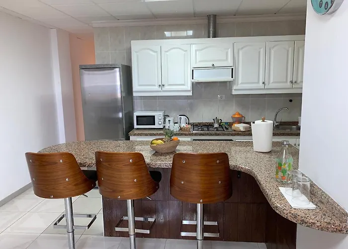 COMFORT ROOM AIRE CONDITIONER in APARTMENT SHARED in playa las vistas Los Cristianos Habitaciones, Stanza Arona 