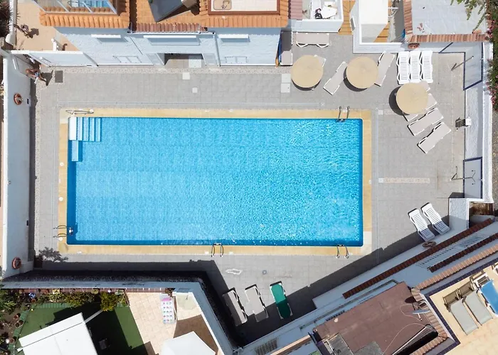 VILLA URBANIA Atico Deluxe By Sunkeyrents Playa de las Americas  con Piscina