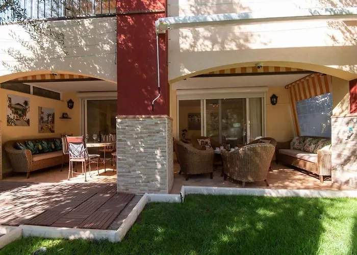 Villa Esmeralda Los Cristianos  met een Zwembad