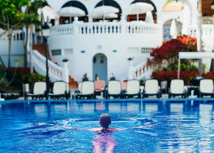 Los Cristianos (Tenerife) hotels near Mini Golf Parque Santiago V